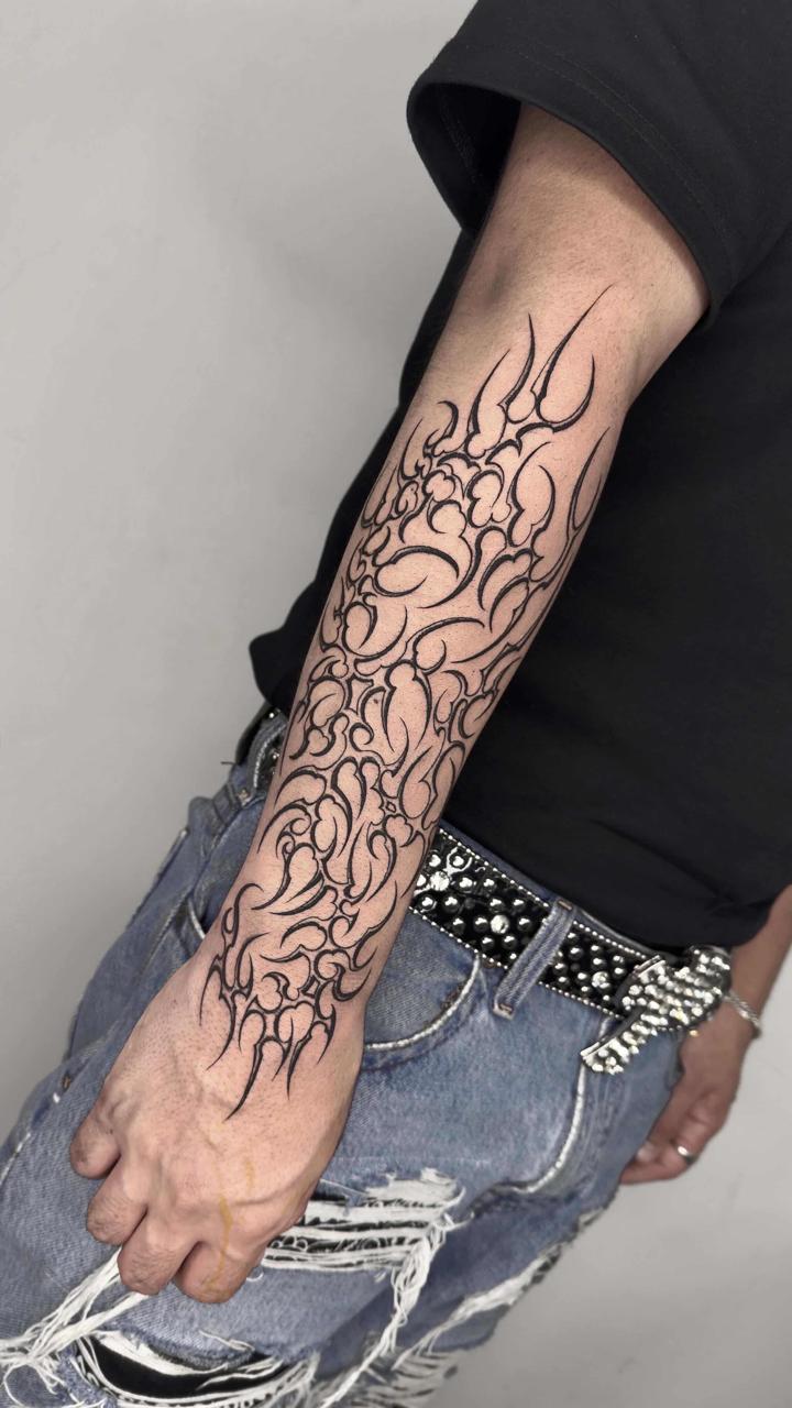 Nati — Cyber Sigilism & Blackwork, CAOS Art Tattoo Santiago