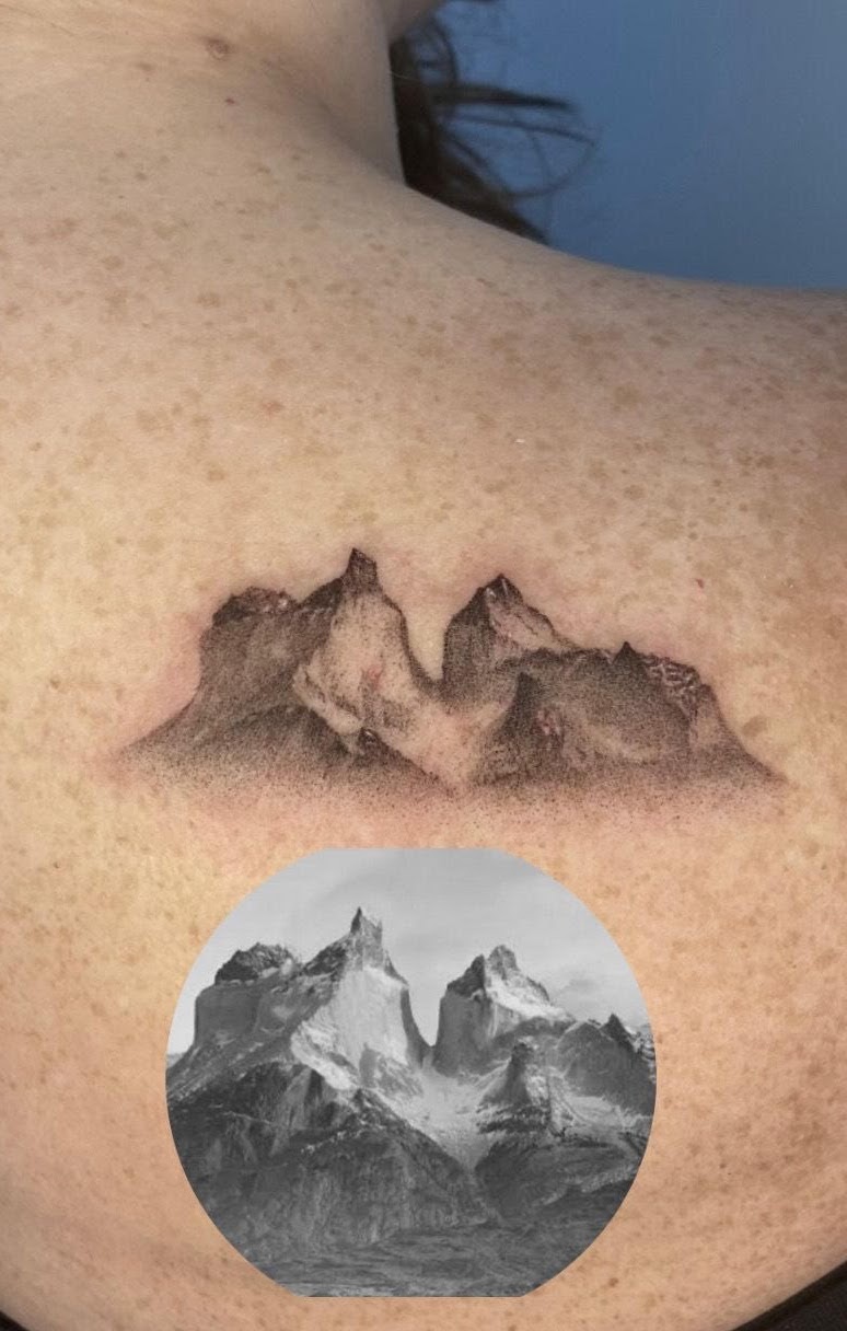 Torres del Paine microrealismo — CAOS Art Tattoo