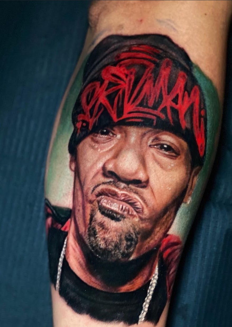 Realismo steampunk muslo — CAOS Art Tattoo