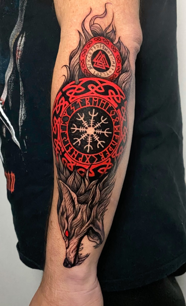 Aegishjalmur lobo runas — CAOS Art Tattoo