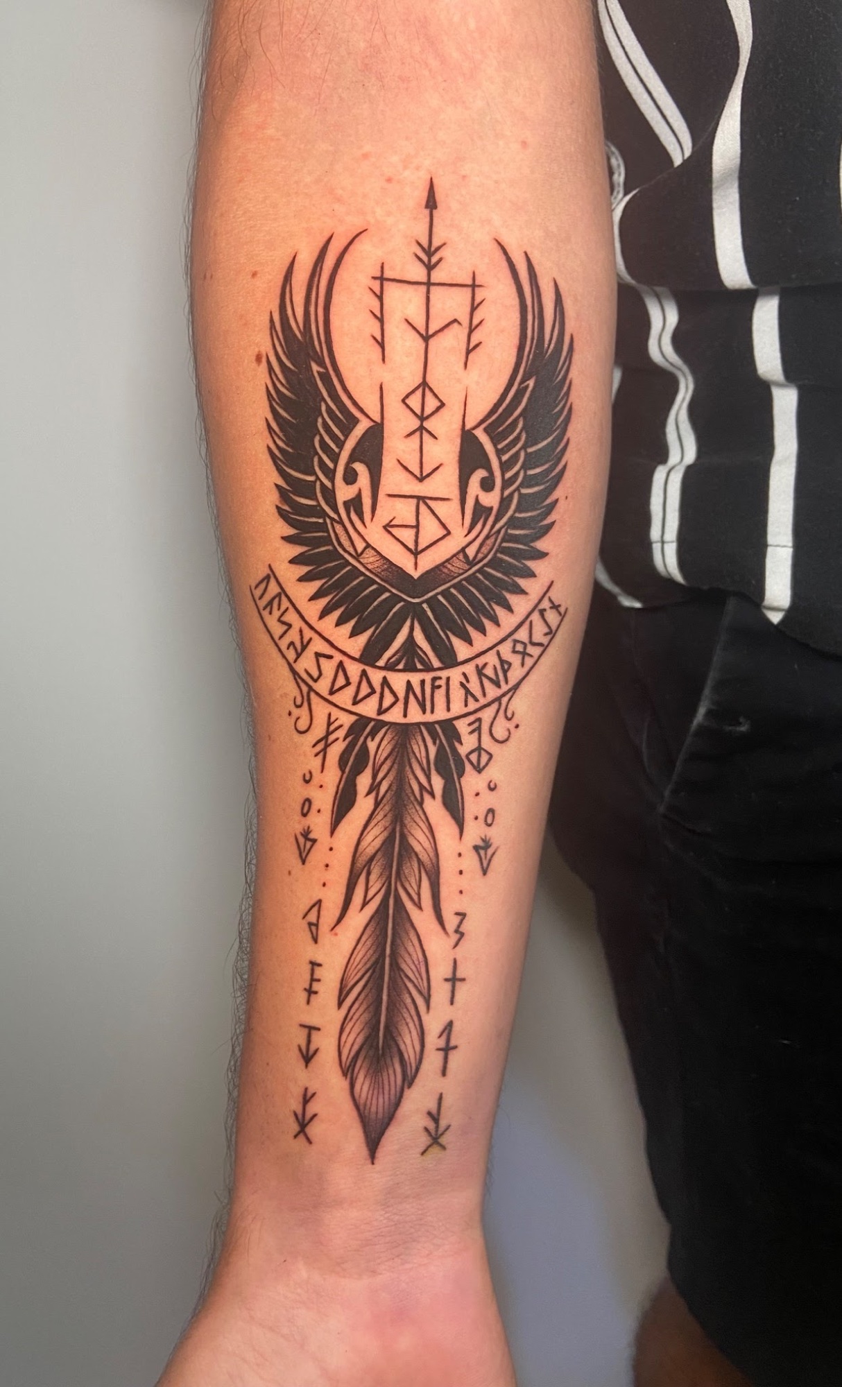 Vegvísir alas runas blackwork — CAOS Art Tattoo